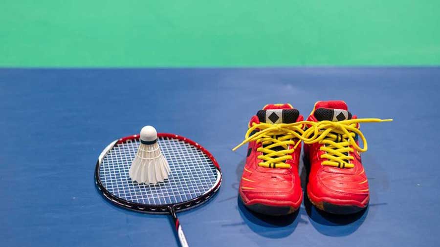 Merk Sepatu Badminton Terbaik